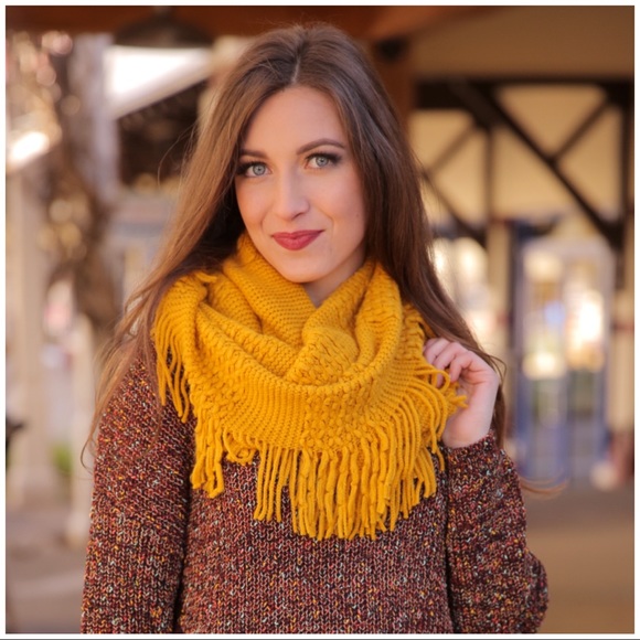 ✨LAST ONE✨Mustard cable knit fringe infinity scarf - Picture 3 of 7